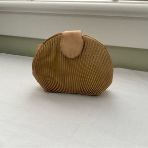 BIJOUX TERNER, SHELL PLEATED GOLD EVENING CLUTCH PURSE